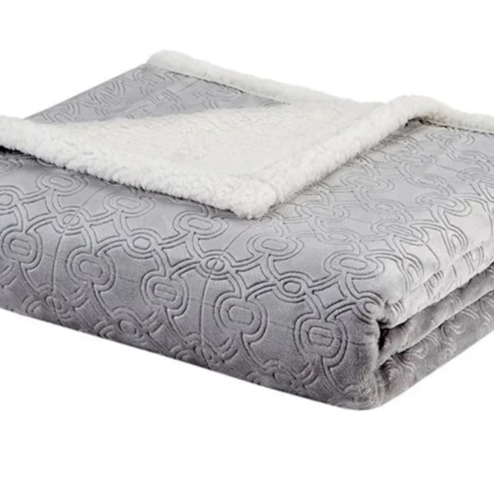 🆕 ✨ Madison Park Oversized Plush Throw Blanket – Grey 60” X 70” 🩶🤍🩶 NWT - Picture 1 of 16